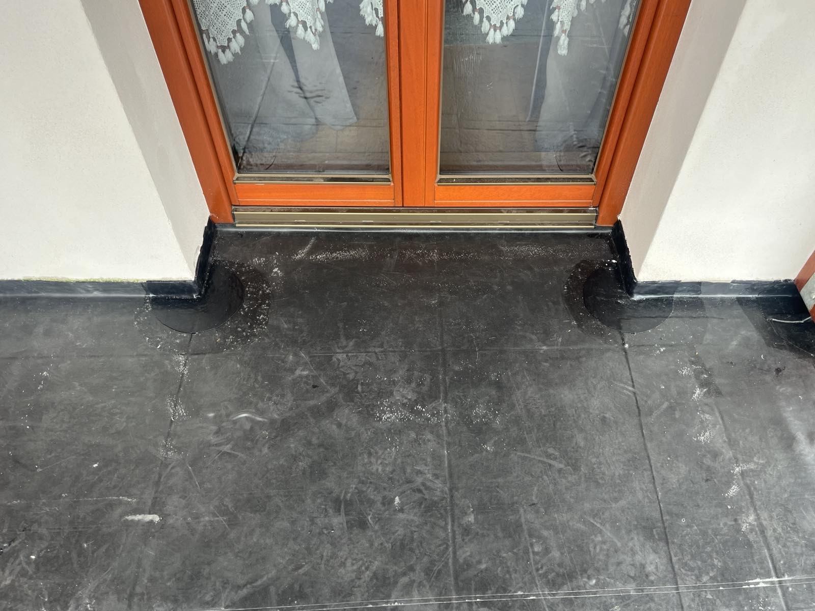 Detail vstupu · prestup dverí
